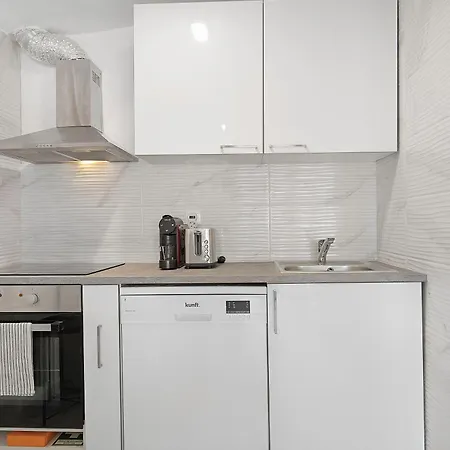 فيلة Poolside Sereno