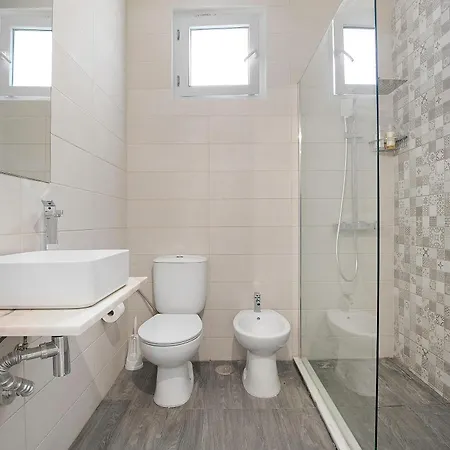 Poolside Sereno فيلة البوفيرا